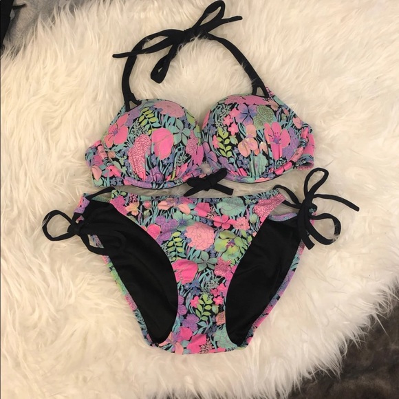 Victoria’s Secret push-up bikini set - Picture 1 of 2